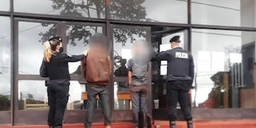 Los hombres fueron notificados de su incumplimiento de la cuarentena\u002E