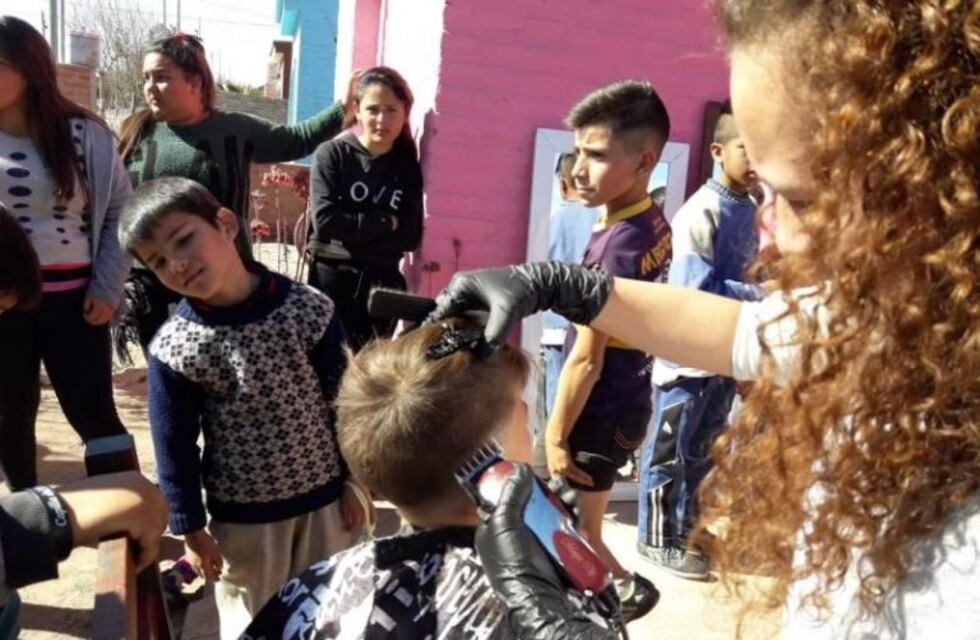 Peluqueras solidarias: realizarán cortes para ayudar los inundados de Leones