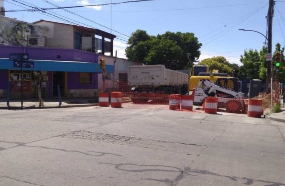 Cortes y desvío en barrio Jardín por obras de desagües