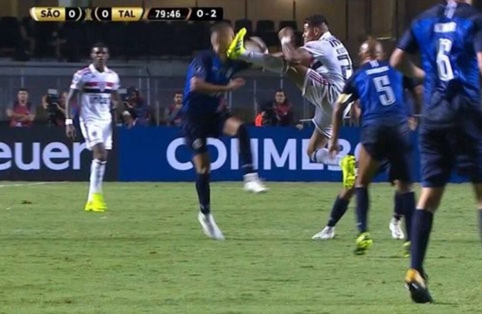 No le quedaba otra: el árbitro expulsó a Everton y San Pablo juega con 10 ante la T