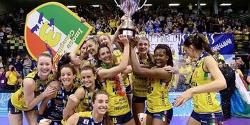 Viral: la celebración nudista de las campeonas de vóley femenino\u002E