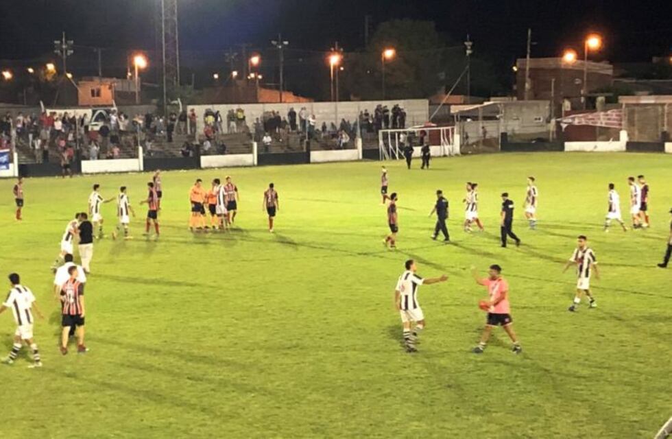 La primera final fue para Alumni: venció a Chacarita por 2 a 0