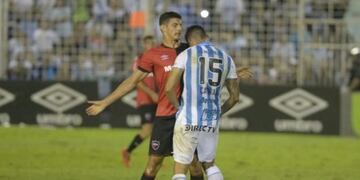 El futbolista del Decano le metió un cabezazo al \