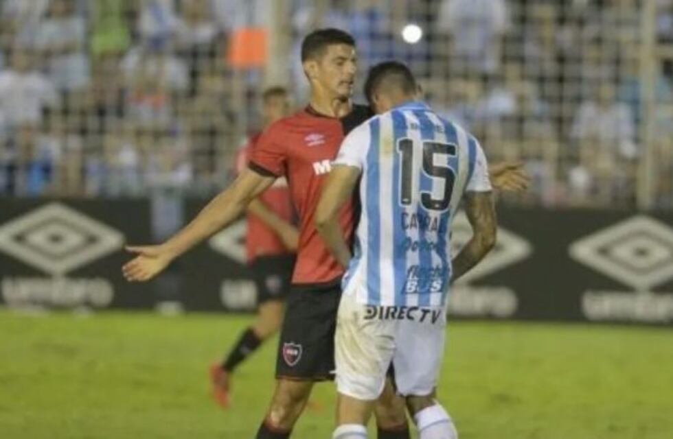 Rodrigo Salinas y Yonathan Cabral se pelearon sin pudor en Tucumán
