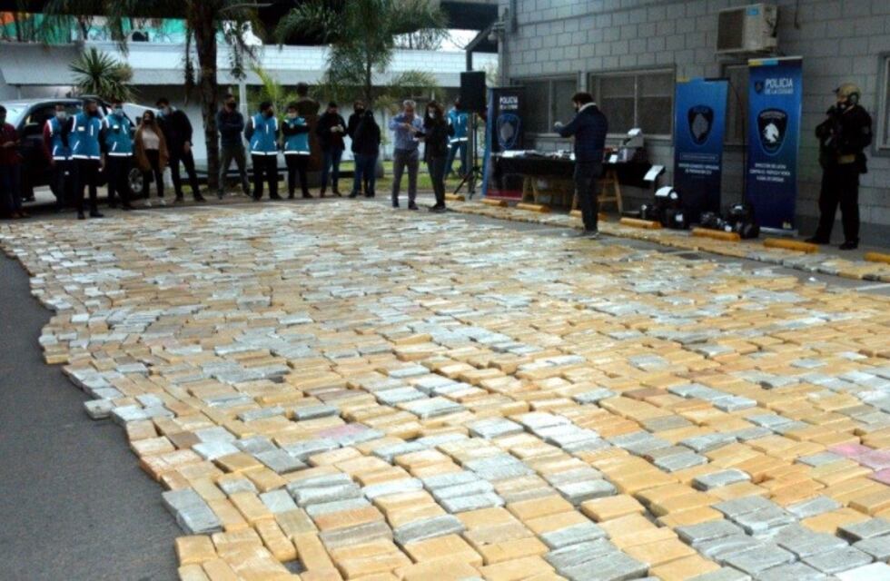 Golpe al narcotráfico en Malvinas Argentinas: secuestraron 2.400 kilos de marihuana y un arsenal