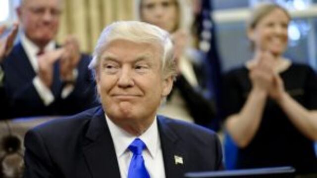 U.S. President Donald Trump smiles after signing executive orders related to a lobbying ban in the Oval Office of the White House in Washington, D.C., U.S., on Saturday, Jan. 28, 2017. Trump moved to reorganize his National Security Council, implement a lobbying ban for political appointees once they exit his administration, and order the Pentagon to create a plan to defeat the Islamic State terror organization. Photographer: Pete Marovich/Pool via Bloomberg