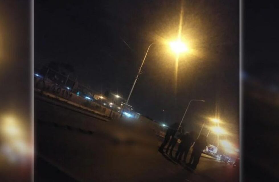 Laferrere: una mujer embarazada cayó de un auto en movimiento y murió arrollada por un camión