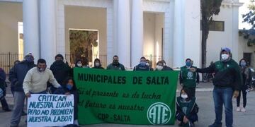 Trabajadores de los cementerios exigen mejores condiciones de trabajo (Página 12)