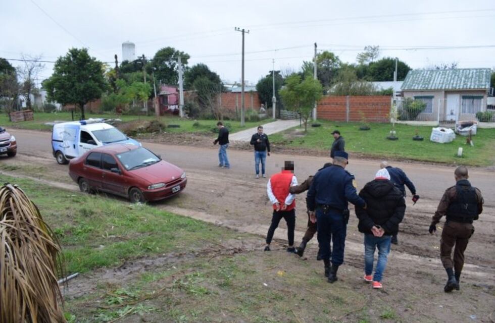 Allanamiento y detenidos por supuesto robo