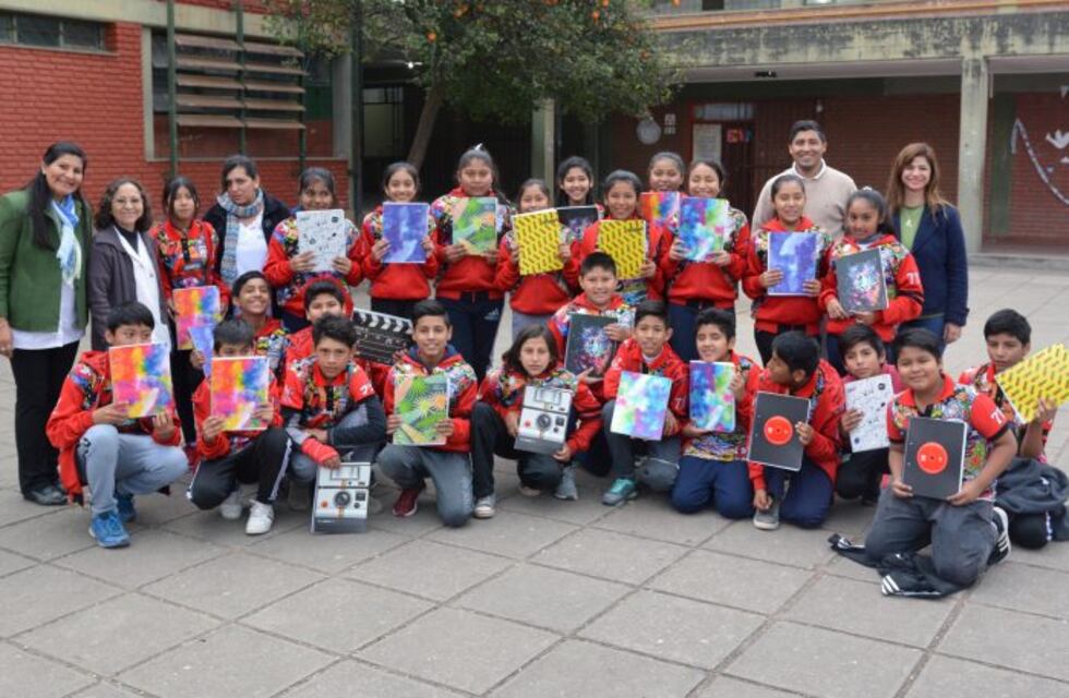 Región 5 recibirá nueva donación de cuadernos para más de 23.000 alumnos