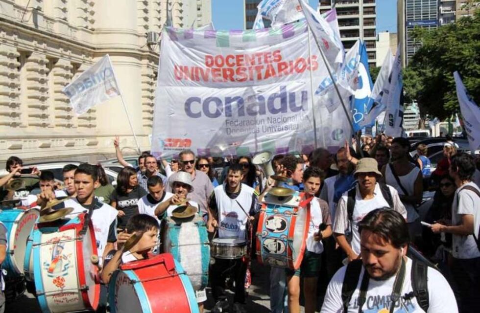 Comenzaron las actividades de protesta de los docentes de la UNLP