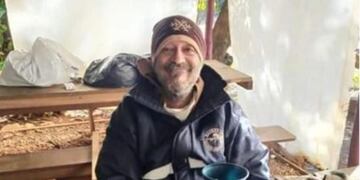 En Iguazú, jóvenes buscan asistencia para Augusto que está en situación de calle