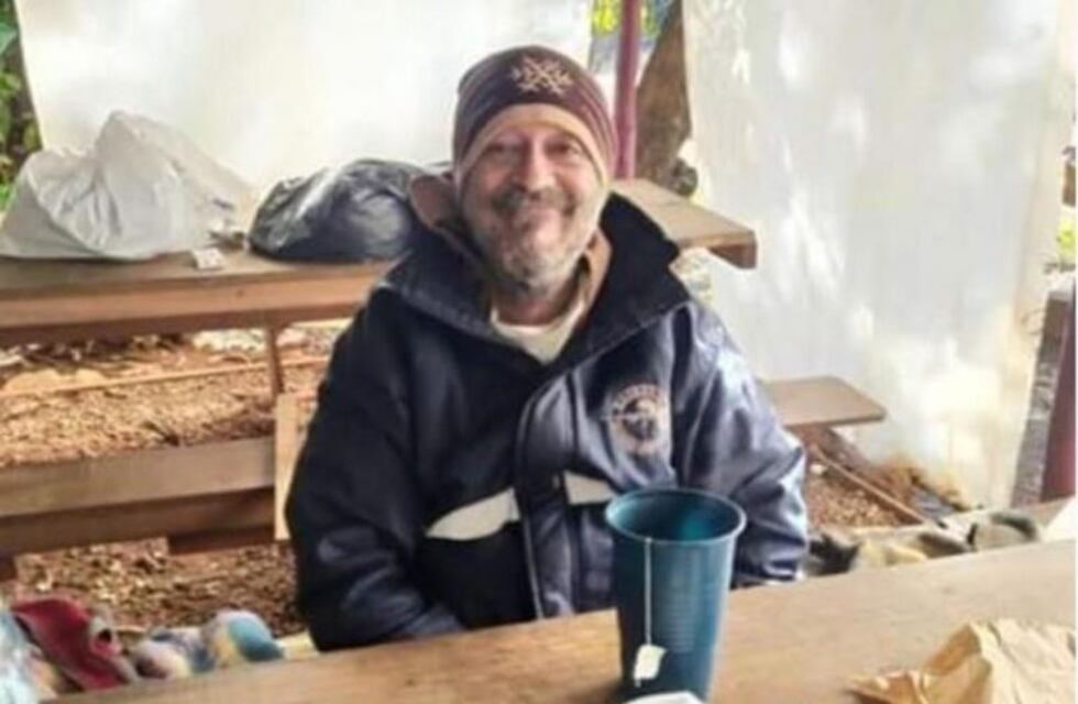 En Iguazú, jóvenes buscan asistencia para Augusto que está en situación de calle