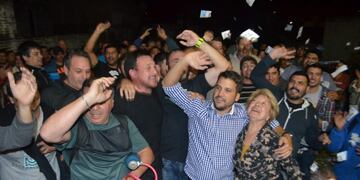 Marcos Torres trasladó los festejos al patio del local