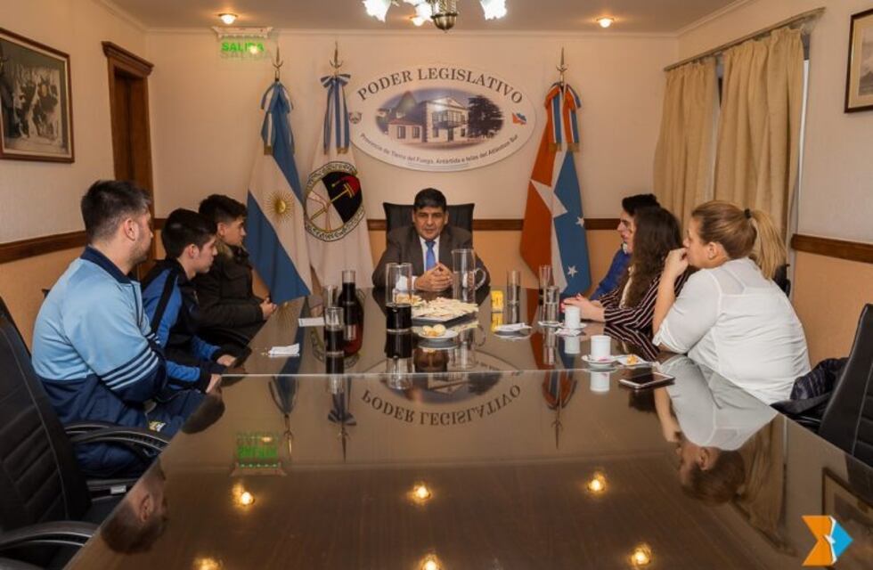 Deportes: El Parlamento fomenta clínicas futbolísticas para los jóvenes