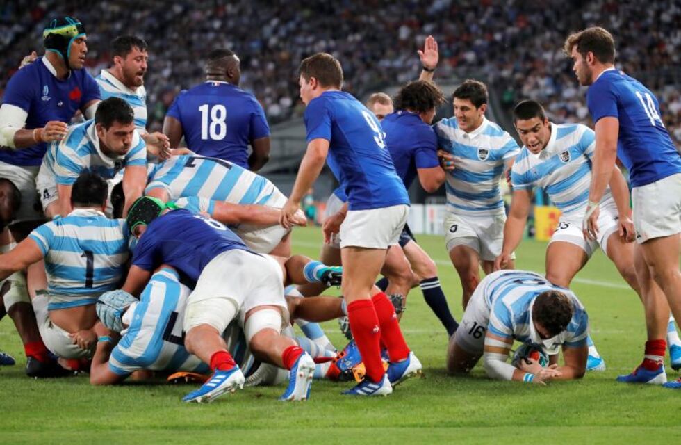 El impresionante tackle de Marcos Kremer sobre Ntamack