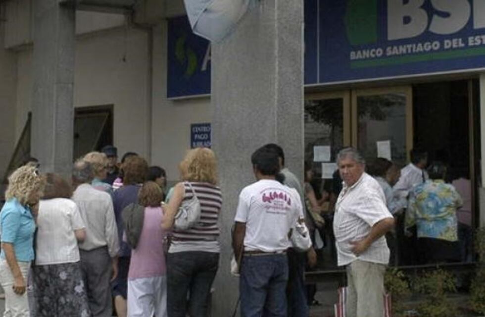 Banco Santiago adelanta para el lunes los pagos a beneficiarios de Anses