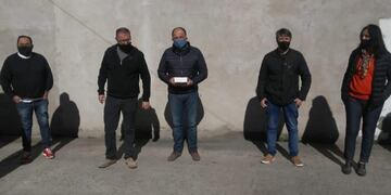 Pablo Garate entregó dos pistolas de temperatura a Policoop