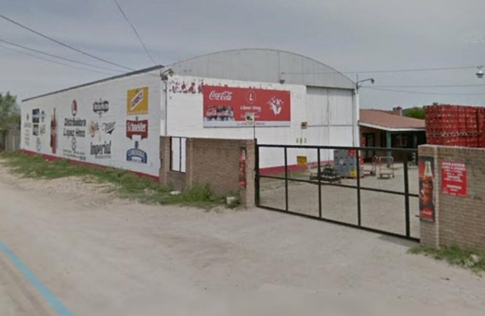 Ingresó a un local comercial amenazando al personal con un arma