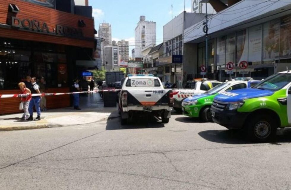 Se entregó el ladrón que fue a robar y tomó un rehén en una juguetería de Quilmes