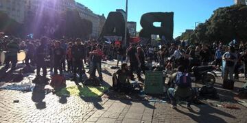 Banderazo por La Renga en el Obelisco