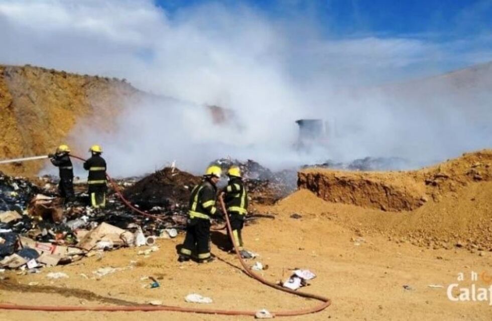 Calafate : incendio en basural destruye topadora municipal