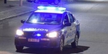 Policía con lesiones leves, fuga y disparos
