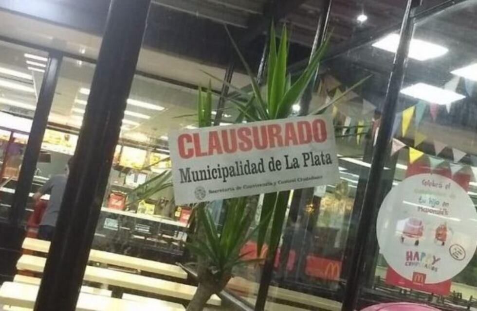 Clausuran un local de comida rápida por la presencia de roedores y cucarachas