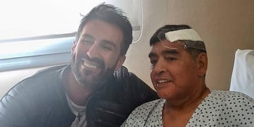 Leopoldo Luque y Diego Maradona. (AFP)