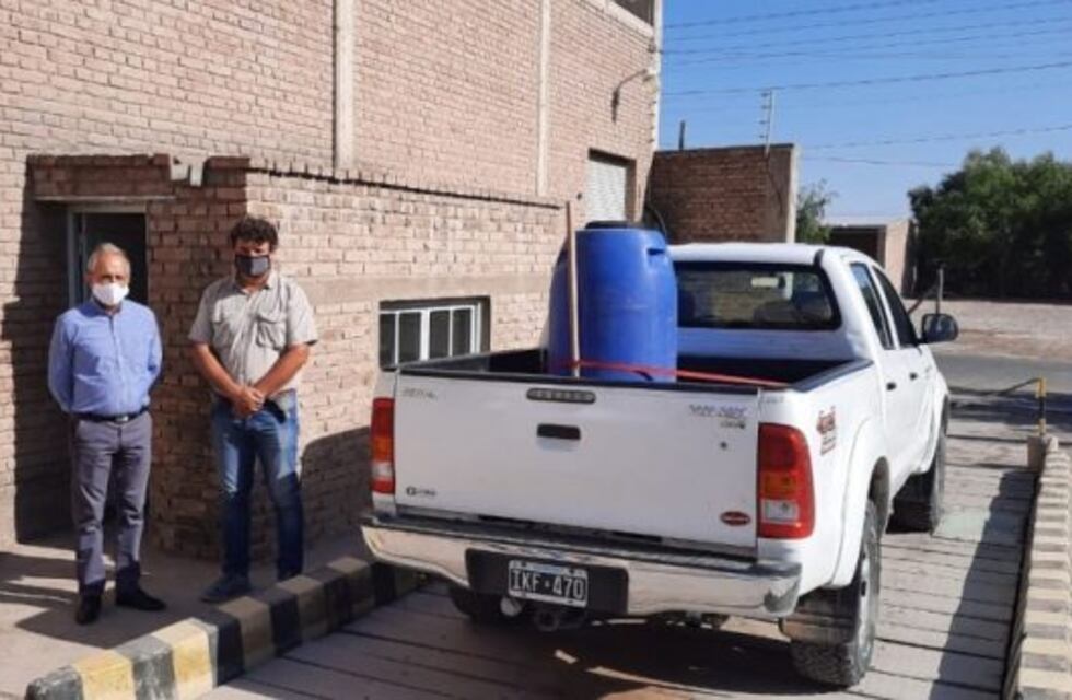 Entregaron gratis 1.200 litros de alcohol a cámaras empresarias para prevenir el Covid-19