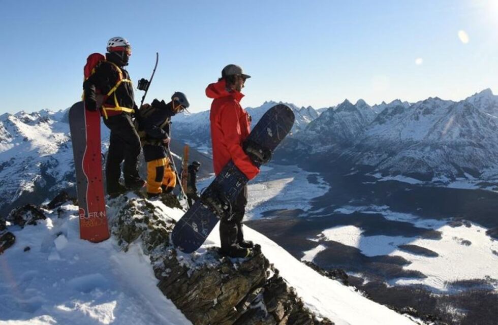 Práctica de snowboard y esquí desde Ushuaia hacia el mundo