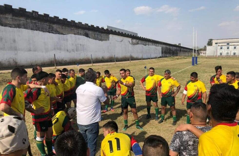 De película: presos jugaron un partido de rugby frente a los gendarmes