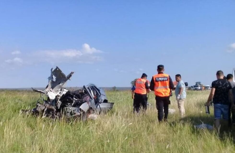Dos muertos en un choque frontal entre un camión y un auto