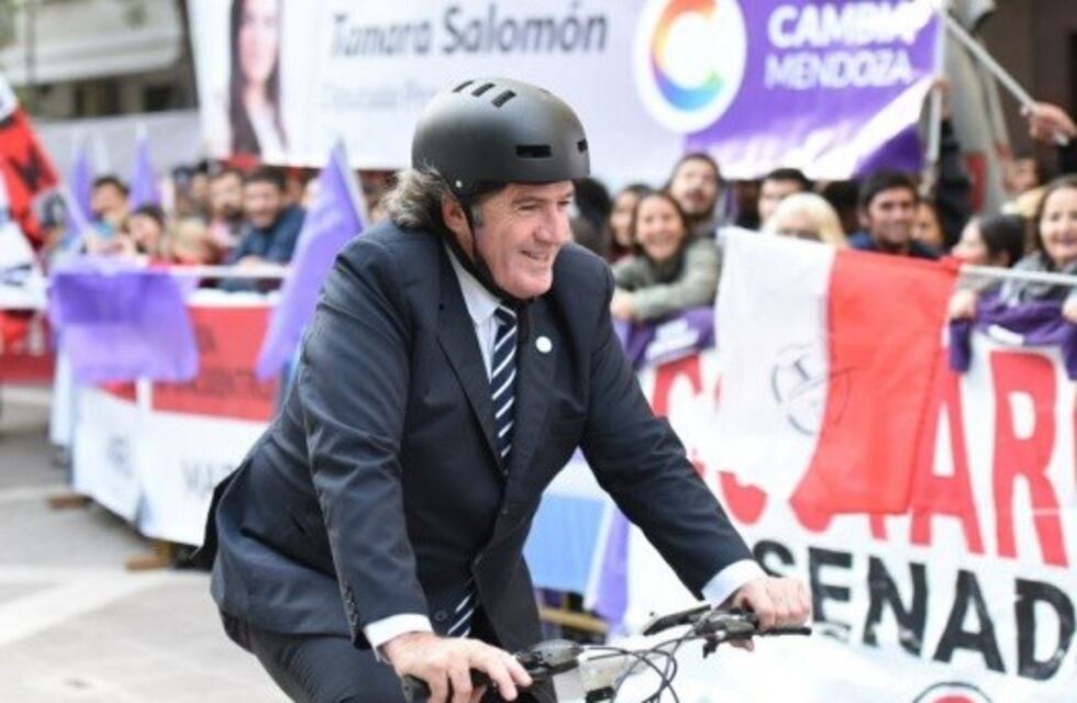 Cobos y un paso más hacia su candidatura, la ironía de Nanclares, y el casco de Ramón