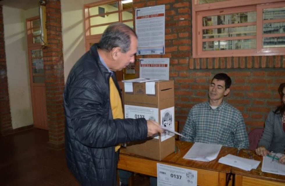 "Lalo" Stelatto el primero de los candidatos a intendente en votar