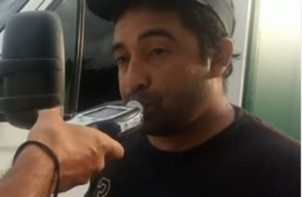 Detuvieron a un conductor que manejaba tan borracho que no pudieron hacerle el test de alcoholemia