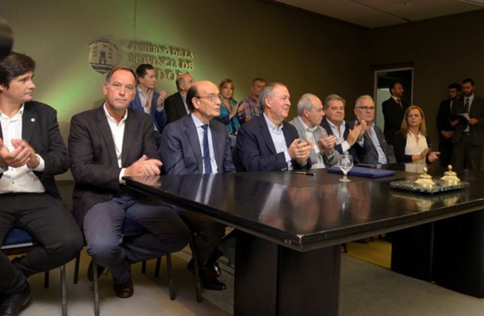 Invertirán $400 millones para pavimentación y mejora de caminos rurales