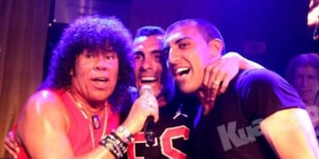 Qué nenes\u002E La Mona, Tévez y Wanchope\u002E El ex Instituto, como solista desafinó\u002E\u002E\u002E