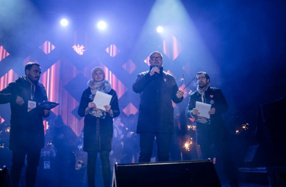 Conmoción en Polonia por la muerte de un alcalde tras el salvaje ataque a puñaladas