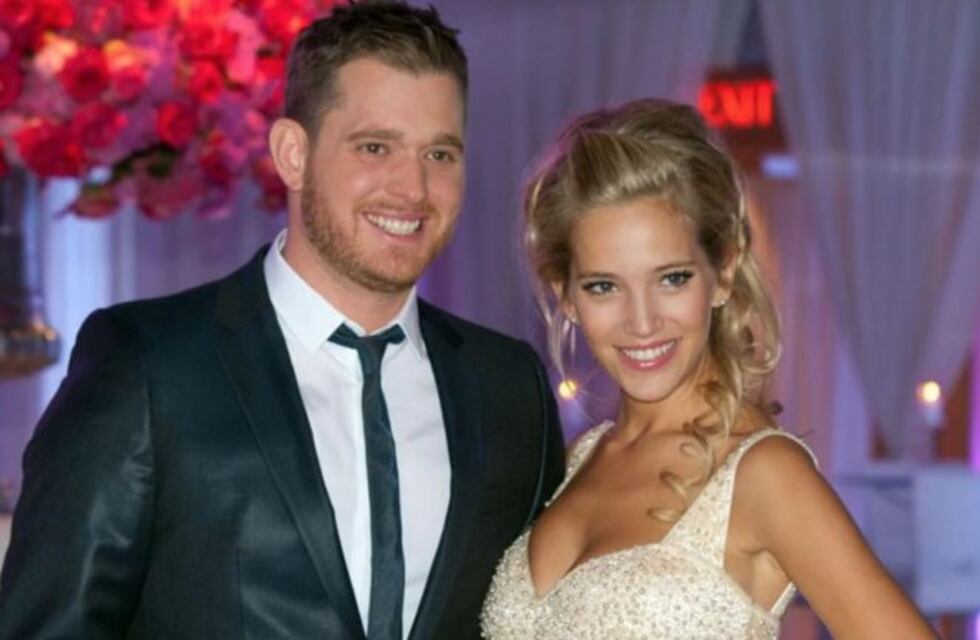 Papá orgulloso: en pleno recital, Michael Buble presentó a su hija Vida y la hizo subir al escenario