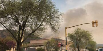 Foto tomada en Av\u002E Cárcano, a metros del ingreso al Barrio de Inquilinos