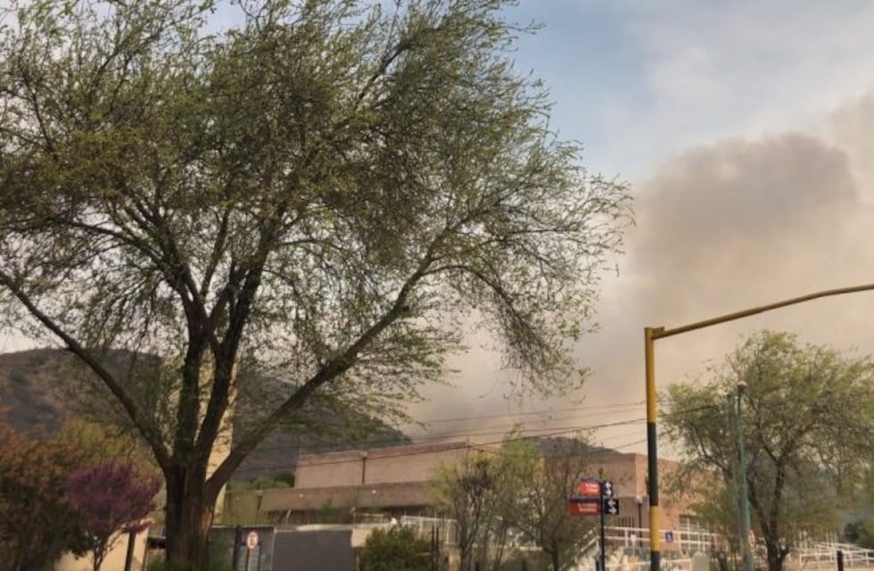 Incendios en Carlos Paz: el fuego avanza hacia el barrio Villa Independencia