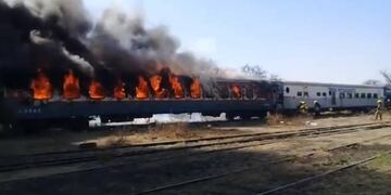 Tren patagónico incendiado