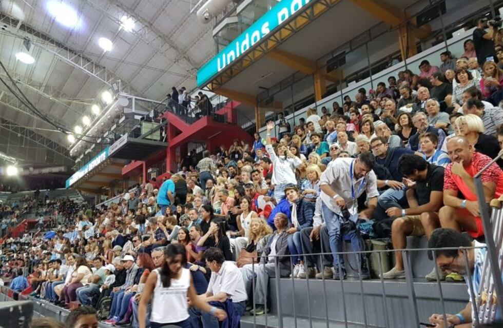 La hinchada argentina cargó a la chilena por no ir al Mundial