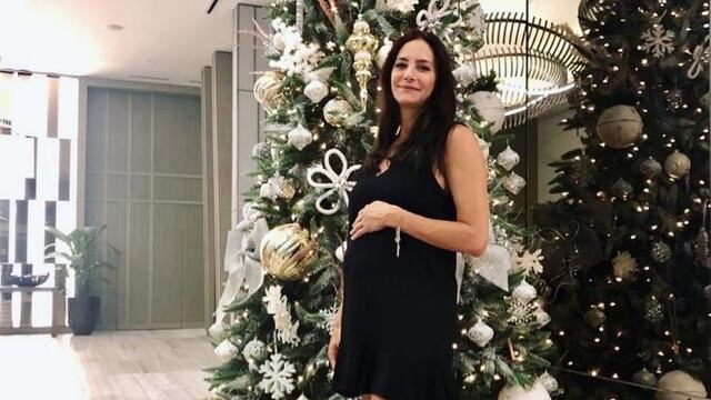 La ex leona posó junto al árbol de Navidad en la dulce espera\u002E (@aymarlucha)