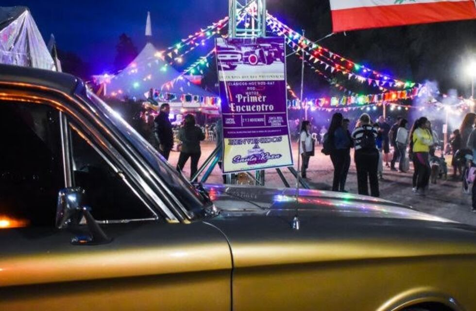 Santa Rosa: primer encuentro de autos y motos