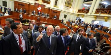 El presidente peruano, Pedro Pablo Kuczynski, se retira del Congreso\u002E