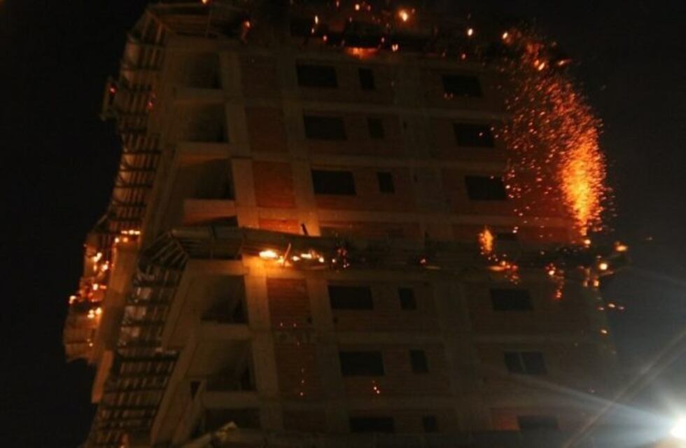 Se incendió un edificio en construcción en San Martín