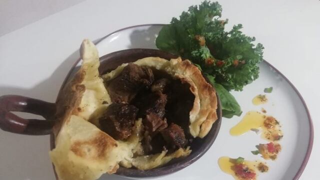 Carne a la masa, preparación y plato servido. (Foto: Ana Paula Gutiérrez)