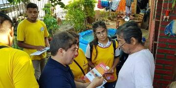 Oscar Alarcón, ministro de Salud, durante un operativo realizado este fin de semana en Posadas\u002E (M\u002E de Salud)